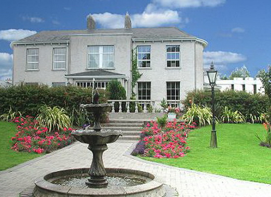 Castle Oaks House Hotel