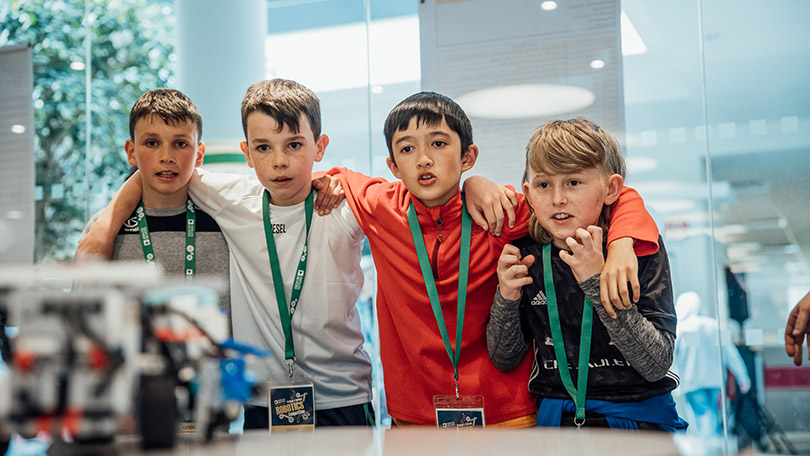 Analog Robotics Schools Comp 044 810x456